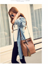 Vetro Daily Messenger Bag