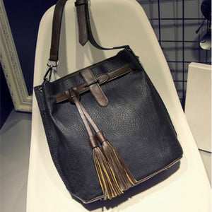 Vetro Daily Messenger Bag