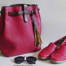 Vetro Daily Messenger Bag